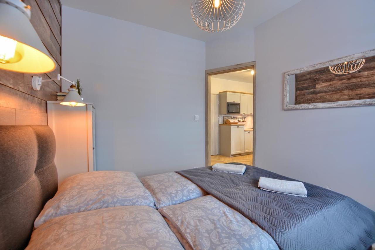 Appartement Retro Bieszczady à Ustrzyki Dolne Extérieur photo